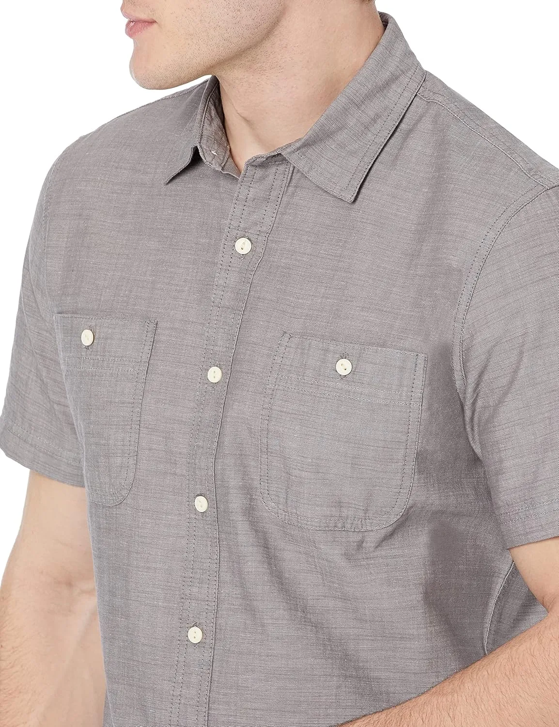 Amazon Essentials Men's Regular-Fit, Short-Sleeve Button-Down Chambray Shirt